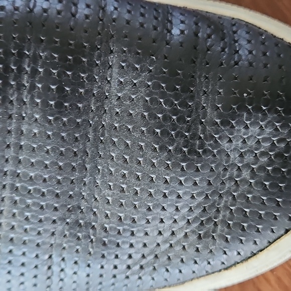 Vince perforated slipons size 8 - Picture 4 of 5